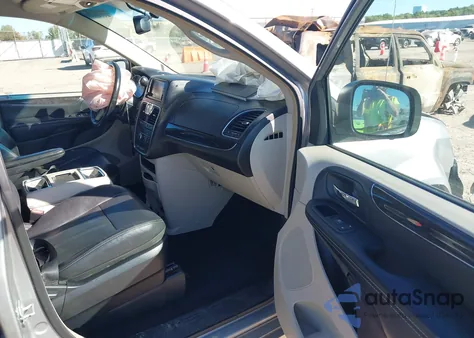 2016 Chrysler Town & Country Touring from USA, damaged, VIN 2C4RC1BG9GR261075